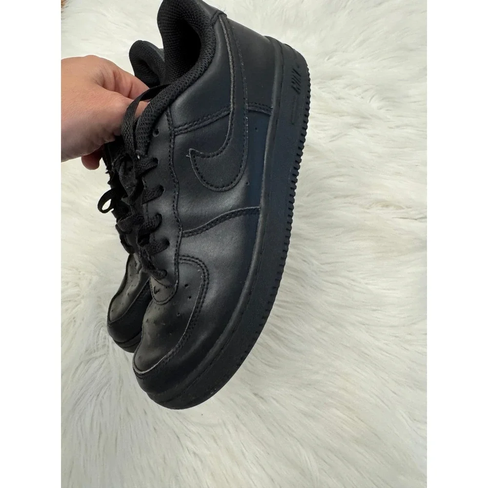 Black Nike sneakers size 3Y